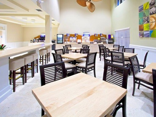 Holiday Inn Express Marathon breakfast area